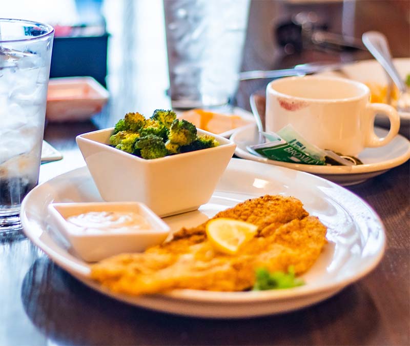 Fried catfish with broccoli